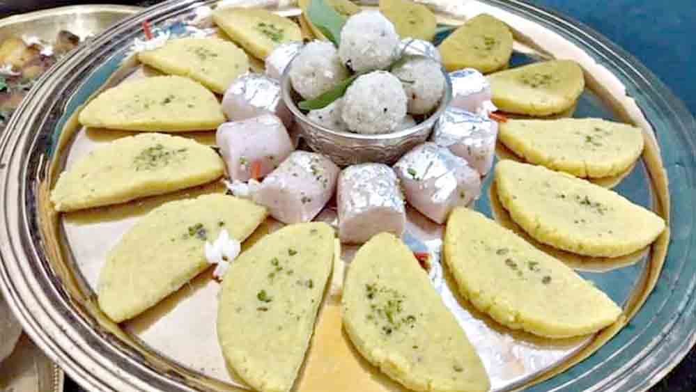 ভট্টাচার্য বাড়ির ভোগ।