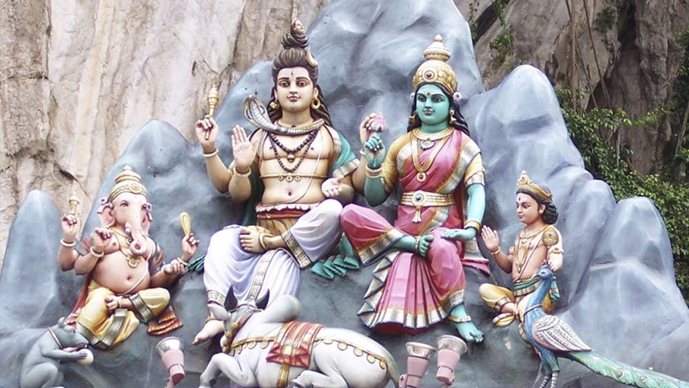 পুরাণ জানায়, দেবীর আসল পরিচয় ‘পার্বতী’। শশিভূষণ জানাচ্ছেন, আসলে নাকি দেবীকে পর্বতবাসিনী হিসাবেই কল্পনা করা হয়েছিল, পর্বত-দুহিতা হিসাবে নয়। সেই কারণেই তিনি ‘পার্বতী’। কিন্তু বাংলার জল-বাতাসে দেবী সুদূর পর্বতের বাসিন্দা। তিনি হিমালয়-কন্যা এবং তাঁর বিবাহও হয়েছে কৈলাস পর্বতবাসী শিবের সঙ্গে। এ যেন দূরে বিয়ে হওয়া ঘরের মেয়েটির আখ্যান।