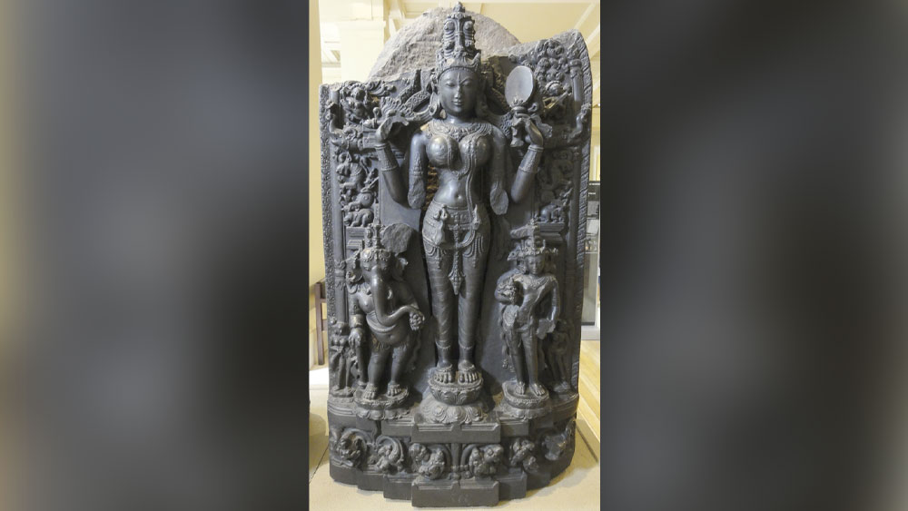 পার্বতী উমাকেই ‘দুর্গা’ জ্ঞানে পুজো করা হয়। পৌরাণিক কালের আগেই ‘তৈত্তিরীয় আরণ্যক’-এ ‘দুর্গা’ শব্দটির হদিশ মেলে। দেবী দুর্গতিনাশিনী, তাই ‘দুর্গা’। কিন্তু ‘মার্কণ্ডেয় পুরাণ’-এ দেবী মহিষাসুরকে বধ করে পৃথিবীকে দুর্গতিমুক্ত করেন বলেই তাঁর এমন নাম, এ কথা বলা হয়েছে।