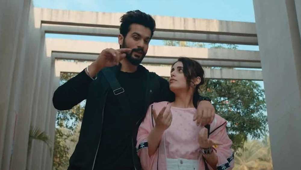 ঝঞ্ঝাট-হাতাহাতির মধ্যে দিয়েই জাগ্গি আর কার্তিকার বন্ধুত্ব জমে ওঠে।