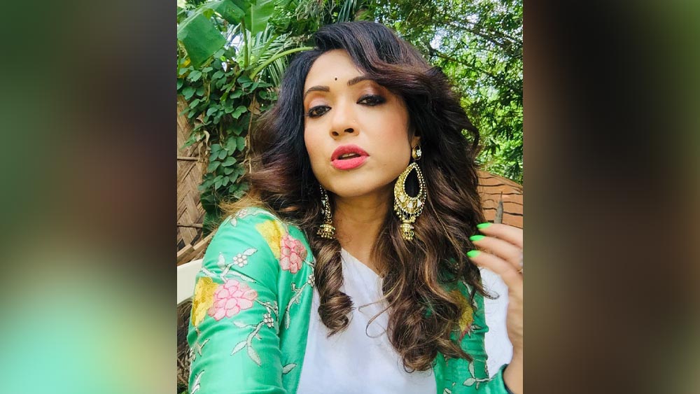 বাবা হয়তো খুব কষ্ট করে একটিই জামা কিনে দিয়েছেন। পরবর্তীকালে নিজে রোজগার করার পর সেই শখ পূরণ করেছি।