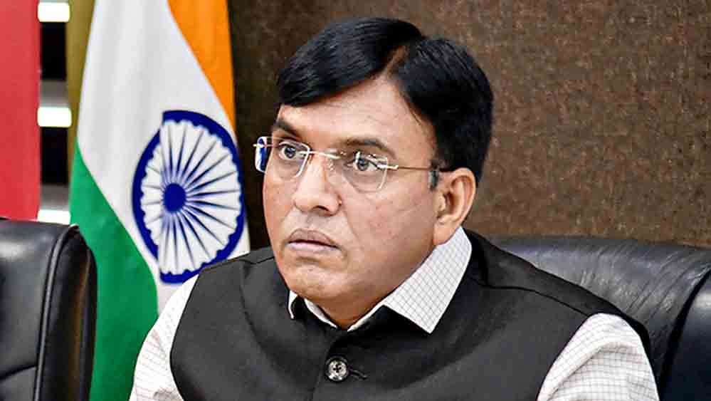 ভক্ত: কেন্দ্রীয় স্বাস্থ্যমন্ত্রী মনসুখ মাণ্ডবিয়া।