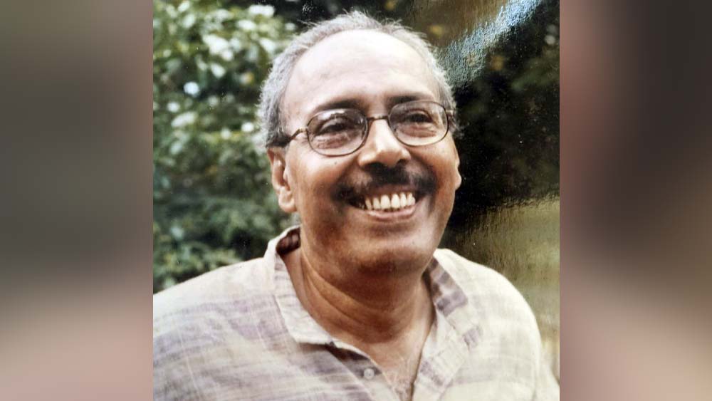 শহরে ঘুরে ঘুরে অনেক ঠাকুর দেখে ফেলতাম। তখন বয়সটাও কম, তবু প্রেম আসেনি পুজোর হাত ধরে। আমি বড্ড মুখচোরা।