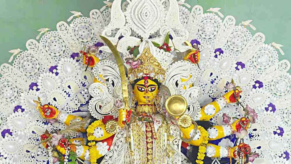 শান্তিপুর জজ বাড়ির ৩৪৩ বছরের পুজো, চালিতে পাখি