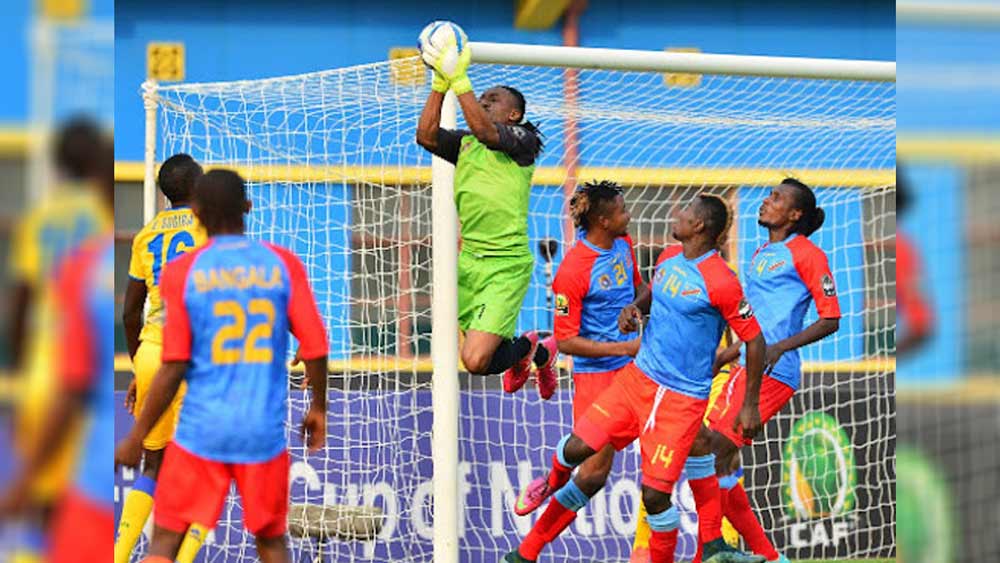 পরাজয়ের ভয়ে প্রতিপক্ষ দলেরই কোনও খেলোয়াড় নাকি ‘কালোজাদু’র প্রয়োগ করেছিলেন। সে কারণেই এমন ঘটনা বলে অভিযোগ উঠতে শুরু করে। ওই খেলোয়াড়কে নাকি মাঠের মধ্যে ‘অন্যরকম কিছু’ করতেও দেখা গিয়েছিল।