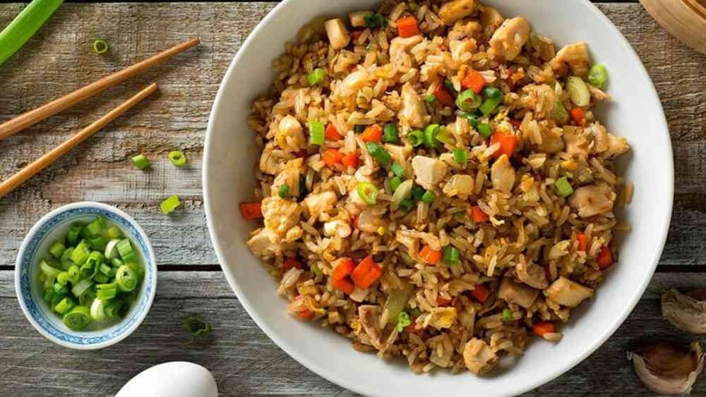 ভাত কেবল গরম না করে ভেজেও নিতে পারেন। 