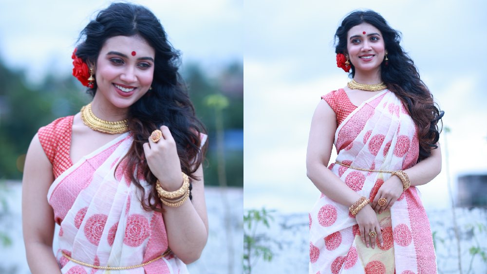 শ্যুট শেষের পথে। চার দিনের চার রকমের সাজ সারা। এ বার পালা শেষ দিনের। বঙ্গতনয়ার দশমী কি লালপেড়ে সাদা শাড়ি ছাড়া চলে? তার সঙ্গে লাল টিপ ও সোনার গয়নার সাবেক সাজ। অনন্যা রাজনন্দিনী। সনাতনী সজ্জাতেও অভিনবত্বের ছোঁয়া খোলা চুলে গোঁজা গোলাপ ফুলে। সোনালী বুটির লাল হাতা-কাটা ব্লাউজে।