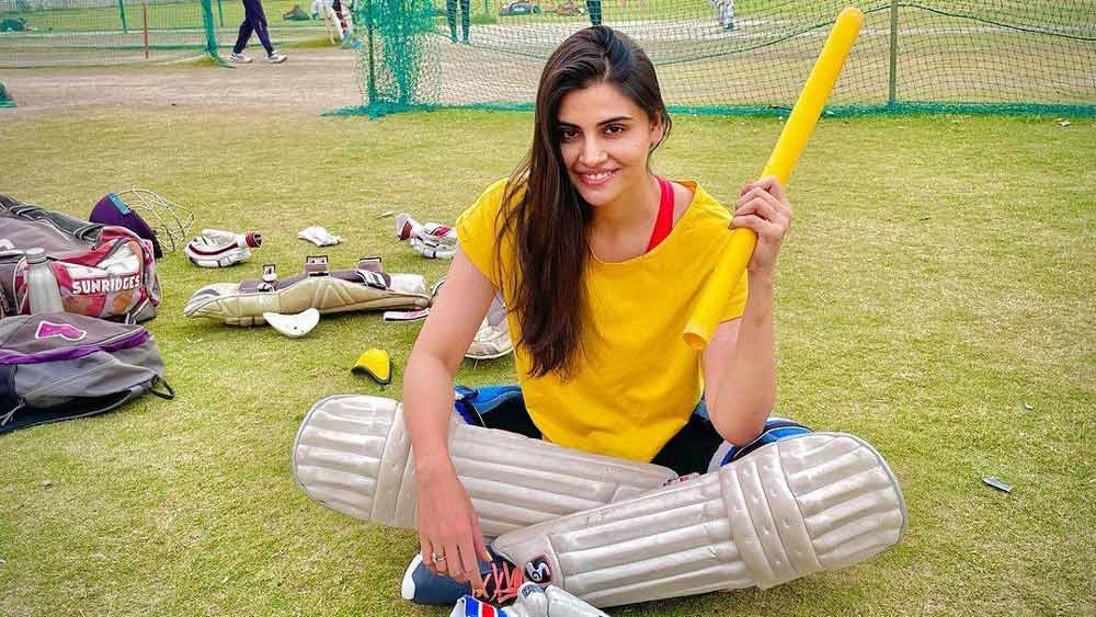 মালতি চাহর: ২০১৮ সালে মুম্বই ইন্ডিয়ানস এবং চেন্নাই সুপার কিংসের ম্যাচে দর্শকাসনে অত্যন্ত চিন্তিত মুখে বসে থাকতে দেখা যায় এই তরুণীকে। তখনও তাঁর পরিচয় জানতেন না কেউ। কিন্তু সুন্দরী এই তরুণী বার বার ক্যামেরাবন্দি হয়েছিলেন সে দিন।