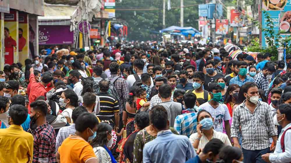 পুজো মানে পুজো কমিটির মঞ্চে বসে দর্শকদের ঢল দেখে মন ভরে যাওয়ার দিন।