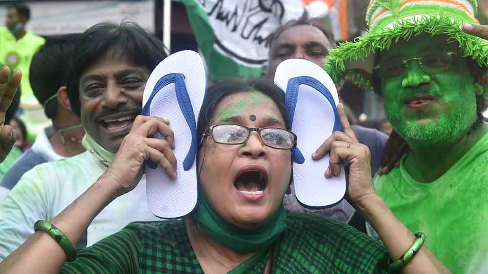 মমতার জয়ের পরে সমর্থকদের উচ্ছ্বাস 