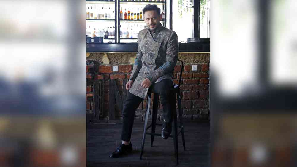 ছবি: সম্রাট দাস, রূপটান শিল্পী: সাহিল খান, সাজ: অনুপম চট্টোপাধ্যায়, পোশাক: অমলিন দত্ত (শর্বরী স্টুডিয়ো), স্নান: ক্যান্টিন পাব অ্যান্ড গ্রাব