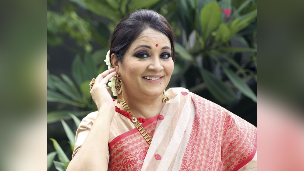 রূপালী বসুর সাজে আভিজাত্য, আধুনিকতা আর বনেদিয়ানার মিলমিশ। তাই সবার থেকে আলাদা।