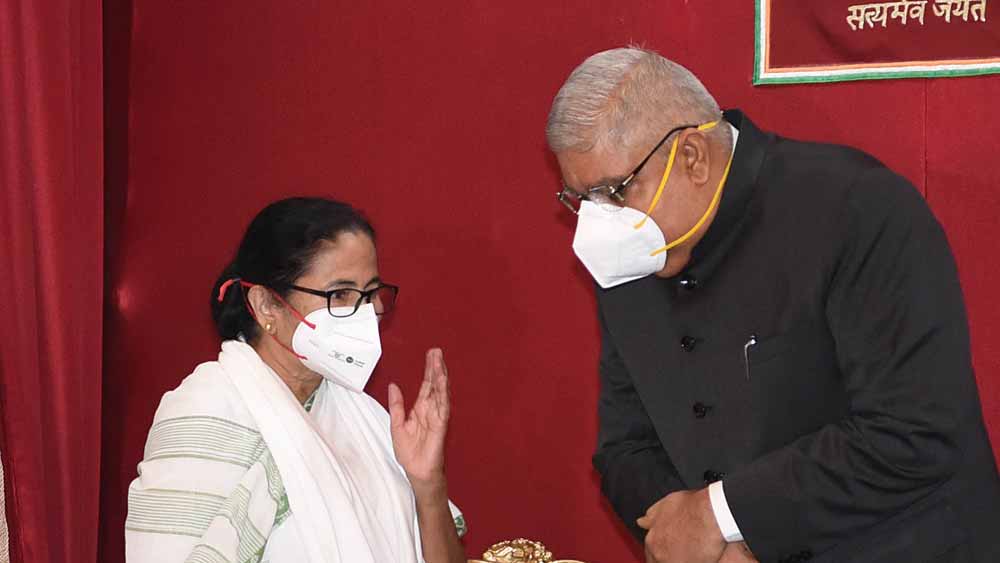 বিধানসভায় বিধায়ক হিসেবে শপথ মমতার, নজির গড়ে পাঠ করালেন রাজ্যপাল