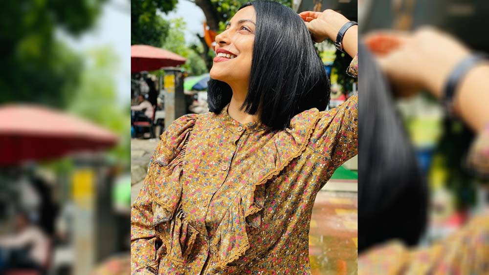 ছোট থেকেই লক্ষ্য স্থির করে ফেলেছিলেন তিনি। তাই কলেজ পাশ করার পরই উচ্চশিক্ষার পিছনে না ছুটে অভিনয়ে অডিশন দিতে শুরু করেন। ২০০০ সালে অঙ্কুশ চৌধুরির বিপরীতে একটি মরাঠি ছবিতে সুযোগ পান তিনি।