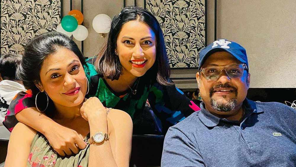 নেটমাধ্যমেও অত্যন্ত জনপ্রিয় ক্রান্তি। তাঁর ইনস্টাগ্রাম-এ তিন লাখেরও বেশি অনুগামী রয়েছেন। সমীর এবং ক্রান্তির দুই যমজ কন্যা সন্তান।