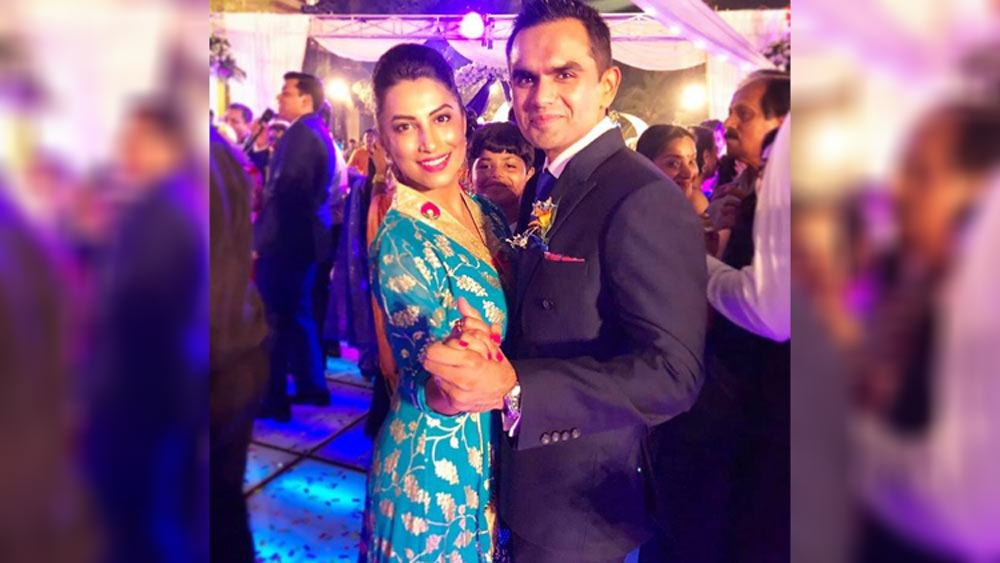 ক্রান্তি যতটাই হাসিখুশি স্বভাবের, সমীর ততটাই গম্ভীর। সচরাচর সমীরকে হাসতে দেখা যায় না। ইনস্টাগ্রাম অ্যাকাউন্ট-এ বারবারই ক্রান্তি একে অপরের ছবি ভাগ করে নেন অনুগামীদের সঙ্গে। সমীরকে স্বামী হিসাবে পেয়ে তিনি যে কতটা গর্বিত, তা ক্রান্তির ইনস্টাগ্রাম পোস্ট থেকেই জানা যায়।