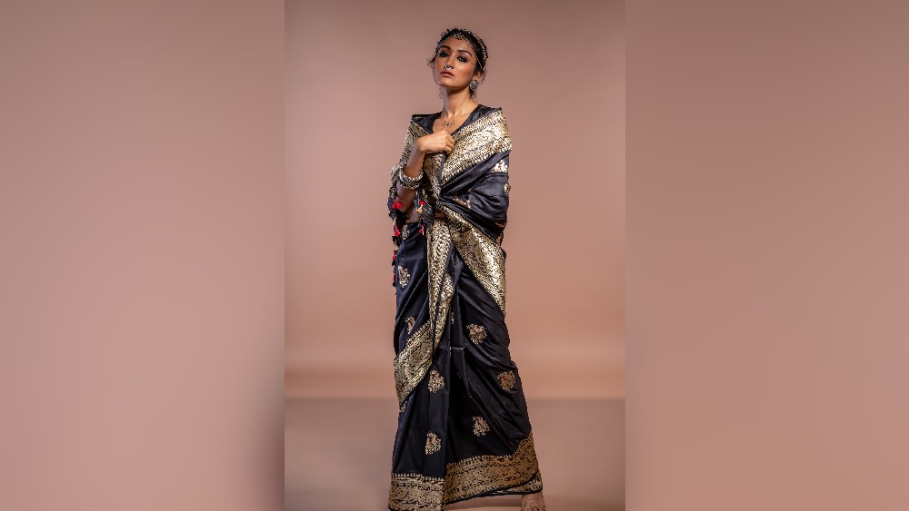 এখন নানাবিধ পূজা-পার্বণ বা উৎসবের দিনেও অনেকে বেছে নেন বেনারসী।