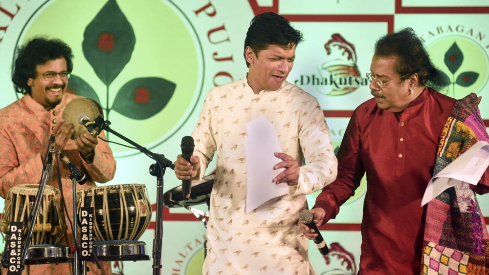 মানিকতলা চালতা বাগান লোহাপট্টি দুর্গাপুজো ঢাকোৎসব-এ বিক্রম ঘোষ তাঁর নতুন গান প্রকাশ করলেন। যেখানে গান গেয়েছেন হরিহরণ, শান, অমিত কুমার, সোনা মহাপাত্র, মহালক্ষ্মী আইয়ার, জুবিন গর্গ, কৌশিকী চক্রবর্তী।