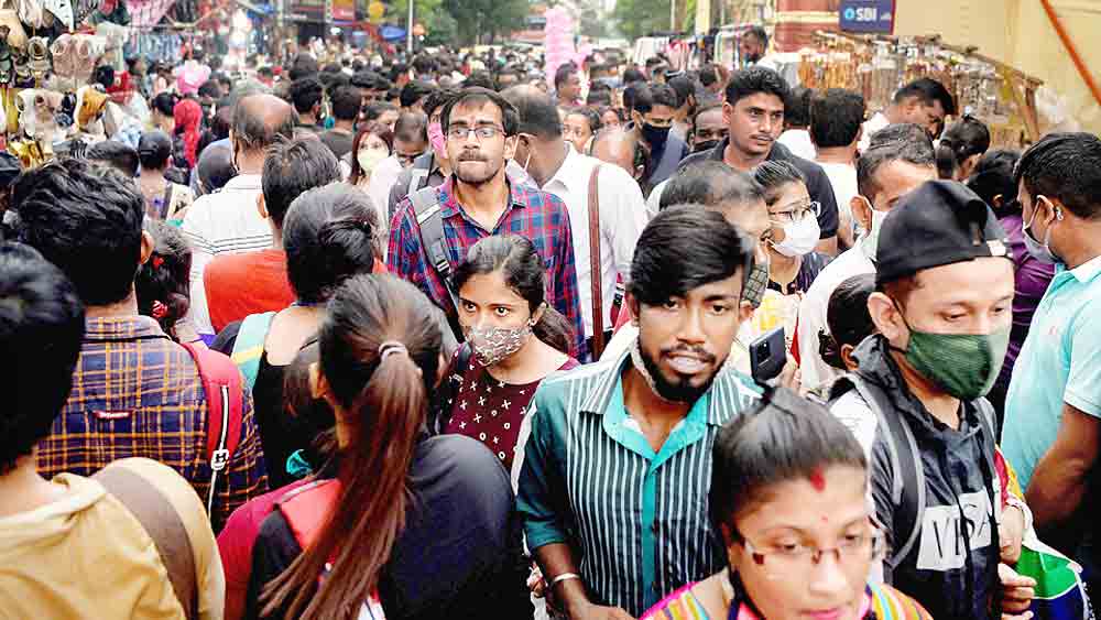 মাস্ক ছাড়া চলাফেরা করার প্রবণতা বেড়ে গিয়েছিল