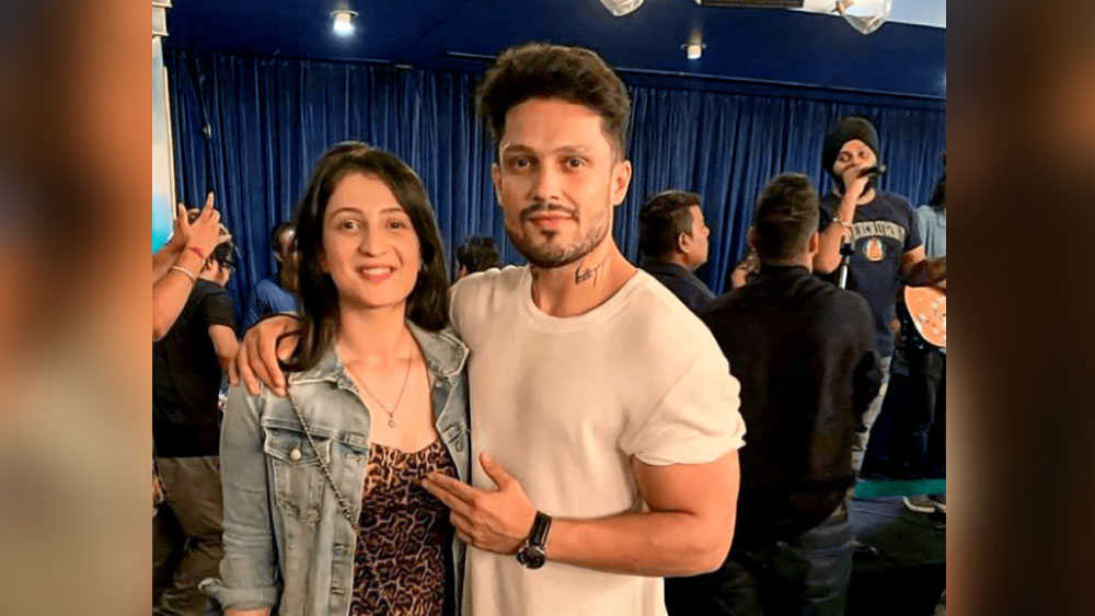 দীপকের বাগদানের সঙ্গে সঙ্গে ভারতীয় ক্রিকেট এবং বিনোদন জগতের সম্পর্ক আরও মজবুত হল। জয়া হলেন ‘বিগ বস’-এর প্রাক্তন প্রতিযোগী সিদ্ধার্থ ভরদ্বাজের বোন।