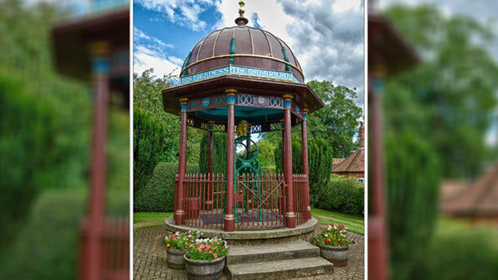 কুয়োটির গভীরতা ছিল ৩৬৮ ফুট। মাত্র দু’জন কর্মী এই কুয়ো খুঁড়েছিলেন। ১৫০ ফুট গভীর পর্যন্ত খনন করার পর ধস নেমে প্রাণনাশের ঝুঁকিও তৈরি হয়েছিল এক সময়। কনকনে ঠান্ডায় অন্ধকার কুয়োর ভিতর খনন চালিয়ে গিয়েছিলেন তাঁরা। এ ভাবে এক বছরের চেষ্টায় কুয়োর কাজ সম্পূর্ণ হয়।