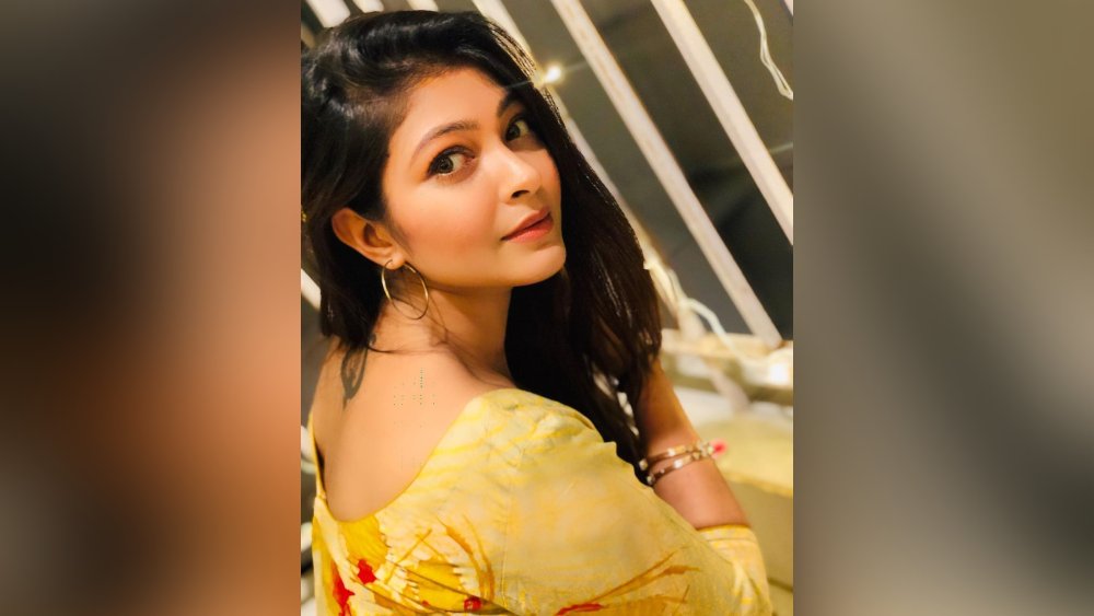 তারকা হওয়ার সুবাদে পঞ্চমী পর্যন্ত পুজো উদ্বোধনে। বিচার করায়।
