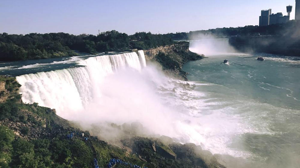 নেটমাধ্যমে সক্রিয় শাশ্বত ব্যক্তিগত জীবন আড়ালে রাখতেই পছন্দ করেন। সুস্বাদু খাবার খাওয়া এবং ঘুরে বেড়ানো—তাঁর জীবনের দুই গুরুত্বপূর্ণ অংশ। নেটমাধ্যমে ঘুরে বেড়ানোর সমস্ত ছবি অনুগামীদের সঙ্গে ভাগ করে নেন তিনি।