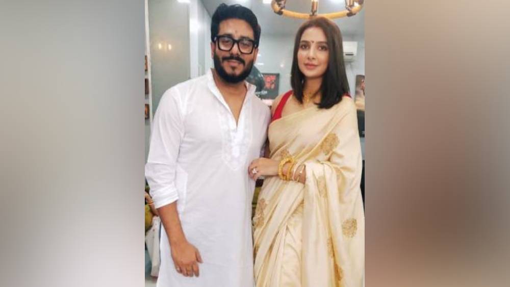 অষ্টমীর সকালে পরিবারের সঙ্গে অঞ্জলি। আর জমিয়ে খাওয়াদাওয়া। পুজোতে আমি কোনও দিনই খুব একটা বেরোই না।