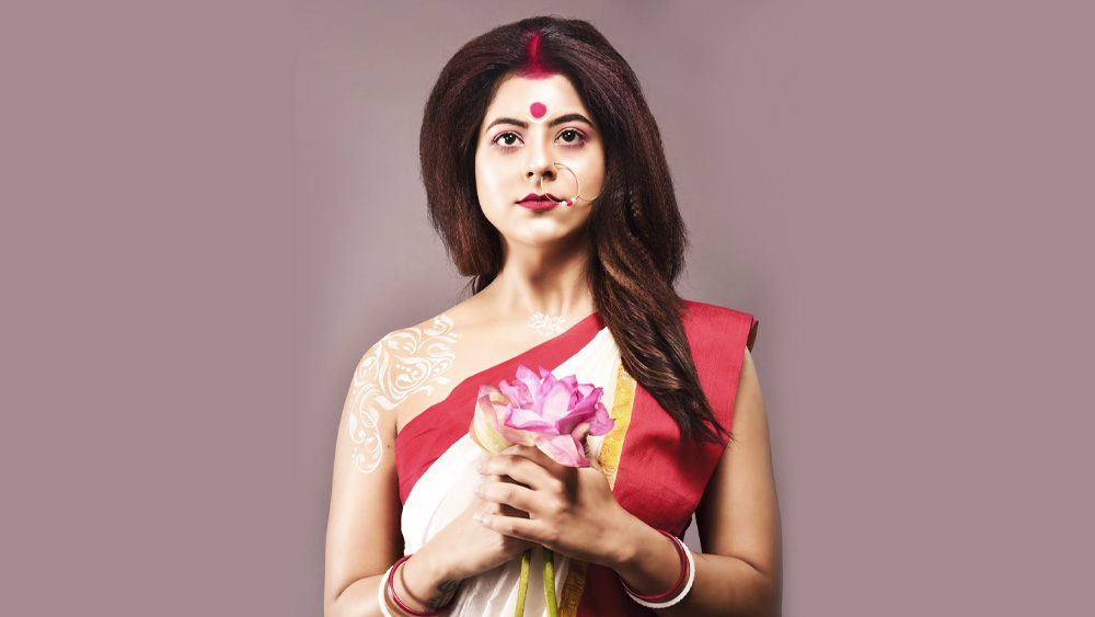 এই ব্যস্ততার মধ্যেই পুদুচেরি চলে গিয়েছিলেন অলিভিয়া। ছুটি থেকে ফিরেই আবার ভরপুর কাজে। এরই ফাঁকে পুজো এসে গিয়েছে। কিন্তু কন্যের কেনাকাটাই শুরু হয়নি এখনও!