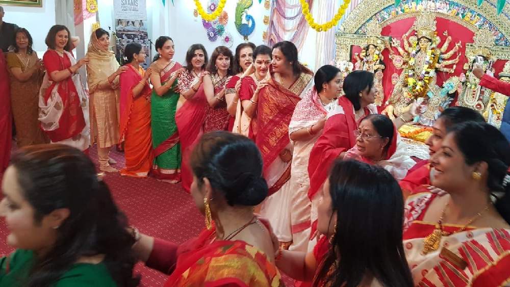 আমাদের মণ্ডপে লোকজনকে বাড়িতে আসা জামাইয়ের মতো করে রীতিমতো সেধে ‘আর একটু নাও’ বলে খাওয়ানো হয়।