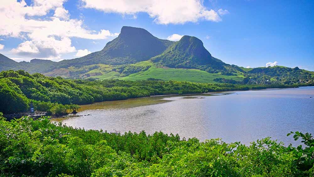 চারদিকে পাহাড়ে ঘেরা থাকায় শহরে জল ভরে ফেলতেও সুবিধা হয়েছিল। হ্রদ তৈরি হওয়ার পর ওই পাহাড়গুলিই এক একটি দ্বীপে পরিণত হয়। দ্বীপগুলির আলাদা নামও রয়েছে।