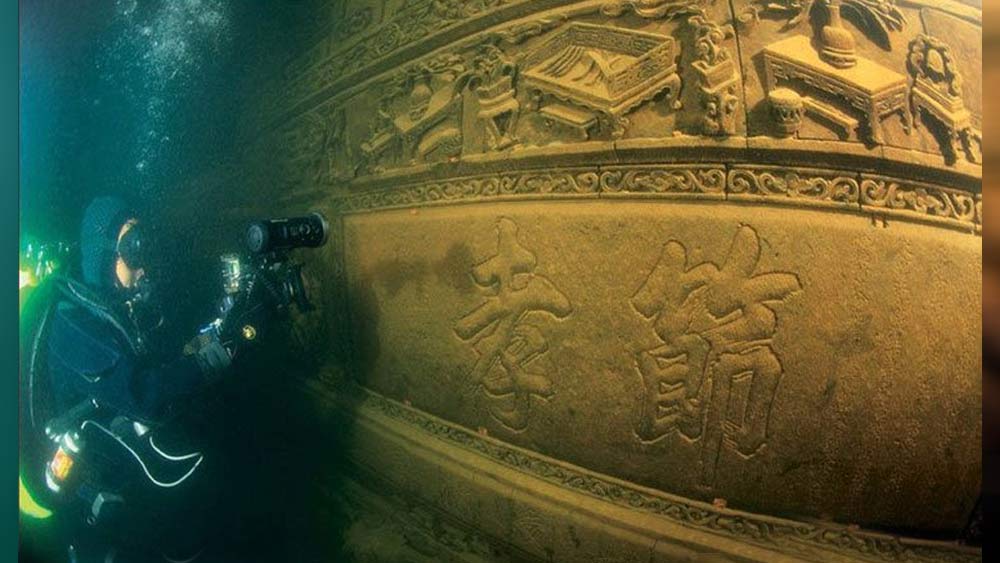 ৫৭৩ বর্গ কিলোমিটার এলাকা জুড়ে রয়েছে হ্রদটি। তার মধ্যে মাত্র ৮৬ বর্গ কিলোমিটার অংশ জুড়ে রয়েছে দ্বীপগুলি। জিনান বাঁধই হল জলবিদ্যুৎ প্রকল্পের জন্য নির্মিত চিনের প্রথম বাঁধ।