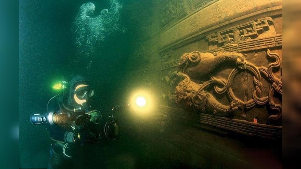 শি চেং শহরটির এখন ‘লায়ন সিটি’ নামে পরিচিত। লায়ন পর্বত থেকেই এর নামকরণ। চিনের ‘লায়ন সিটি’ যেন বাস্তবের আটলান্টিস। নিমজ্জিত এই শহরে পর্যটকরাও ঘুরে দেখতে পারেন।