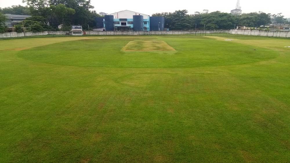 পাকিস্তানের পঞ্জাব প্রদেশের খানেওয়াল ক্রিকেট স্টেডিয়ামের ঘটনা। এক সময় স্টেডিয়ামের সবুজ ঘাসে আবৃত মাঠ এখন উর্বর চাষের জমিতে পরিণত হয়েছে।