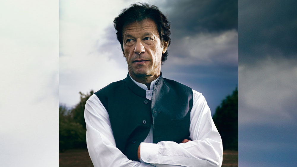 পাকিস্তানের প্রাক্তন ক্রিকেট অধিনায়ক ইমরান খান ২০১৮ সালে পাকিস্তানের প্রধানমন্ত্রী হিসাবে নির্বাচিত হন। তার পরই সে দেশের খেলাধূলার ক্ষেত্রে, বিশেষ করে ক্রিকেটের উন্নয়ন হবে বলে মনে করেছিল বিশ্ব।