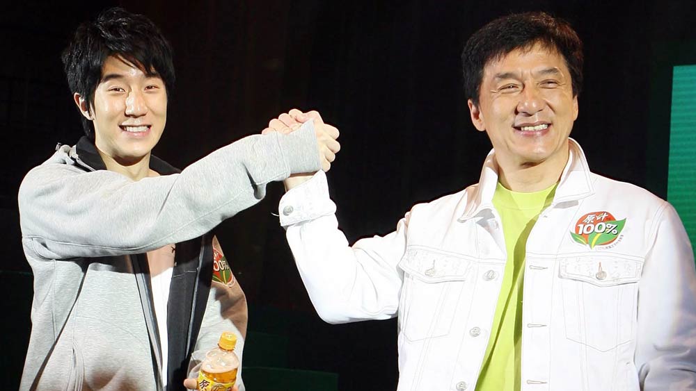 মা-বাবা অবশ্য সে খবর জানতেন না। একমাত্র ছেলে যে নেশায় ক্রমে বুঁদ হয়ে উঠছিলেন সেটা বুঝতে পারার আগে আচমকা বজ্রপাতের মতো ছেলের গ্রেফতারের খবর পান তাঁরা।