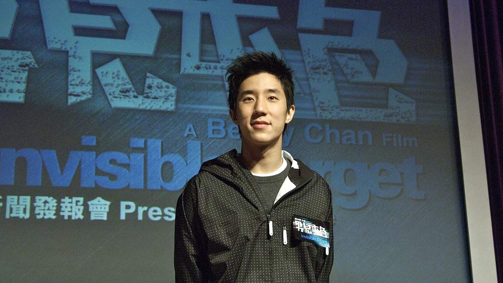 এই ঘটনা সামনে আসার পর অত্যন্ত ভেঙে পড়েছিলেন জ্যাকি। ২০০৯ সাল থেকে চিনের অ্যান্টি-ড্রাগ গুডউইল অ্যাম্বাসাডর ছিলেন জ্যাকি। তাঁর ছেলেই মাদক-সহ ধরা পড়েছে এই বিষয়টিই সবচেয়ে আঘাত দিয়েছিল তাঁকে। জেসি গ্রেফতারের পর তাঁকে ছাড়ানোর চেষ্টা করেননি জ্যাকি। বরং ছেলের কৃতকর্মের জন্য প্রকাশ্যে সকলের কাছে ক্ষমা চেয়ে নিয়েছিলেন।