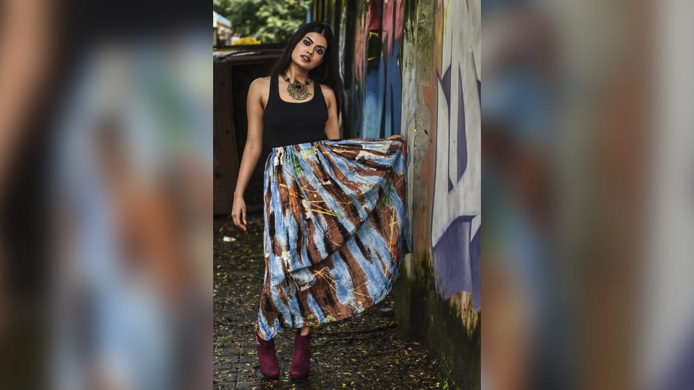 বুকুনের কথায়, ‘‘দু’জনের চেহারায় অনেক অমিল, আবার অনেক মিল। দু’জনকে আলাদা ভাবে সাজিয়ে তাই একই ফ্রেমে ধরা হয়েছে।’’