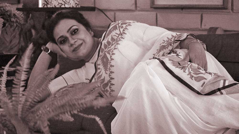নৃত্যশিল্পী মধুবনী চট্টোপাধ্যায় শ্যামের তৈরি জয়ার সেই শাড়িতেই মনে করিয়ে দিলেন কাবেরী বসু তথা জয়াকে।