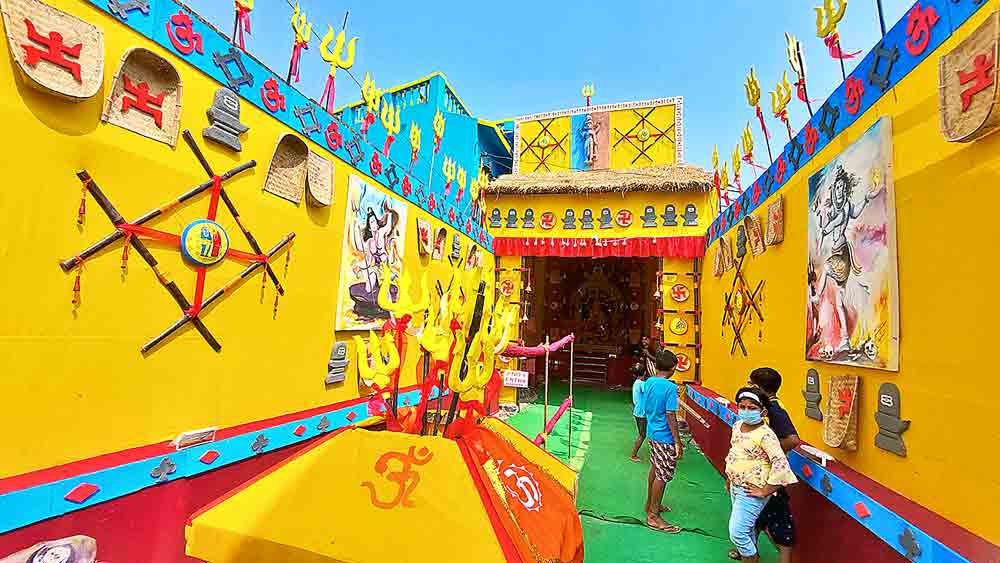  রঘুনাথপুর মিশন রোড সর্বজনীনের মণ্ডপ। 