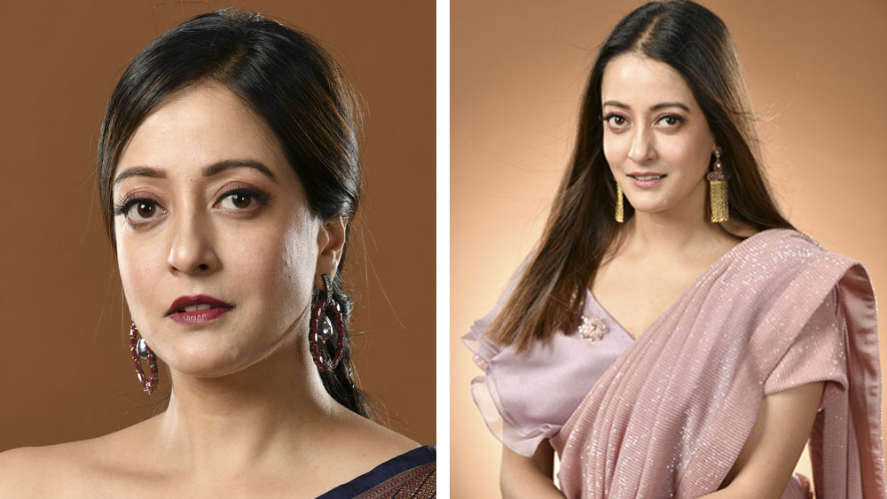 এর মাঝেই দাশুর পুনরাবির্ভাব। দাশুকে নিয়েও ছবি তোলা হল। রাইমা বললেন, ‘‘দাশু খুব বিখ্যাত। ওর ইনস্টায় প্রোফাইল আছে। আমি আর রিয়া সেটার দেখাশোনা করি।’’