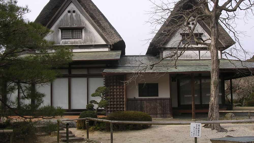 জনসংখ্যার হ্রাস জাপানের কাছে গত কয়েক বছর ধরে খুবই উদ্বিগ্নতার কারণ হয়ে দাঁড়িয়েছে। ২০১৮ সাল নাগাদ চার লক্ষ ৪৯ হাজার জনসংখ্যা কমে যায় জাপানের। ১৯৬৮ সাল থেকে যদি এই জনসংখ্যার হ্রাসের হিসাব কষা হয় তা হলে ওইটিই ছিল সর্বাধিক হ্রাস।