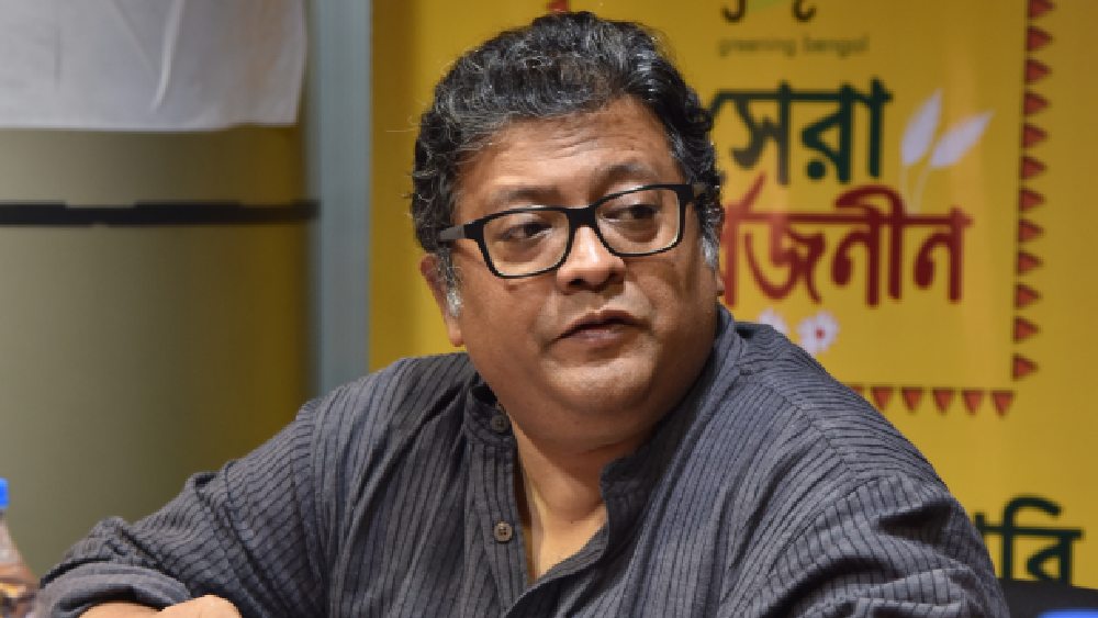 ঠাকুর দেখতে খুব ভালবাসেন অনিরুদ্ধ, নিজ মুখেই স্বীকার করলেন তা। তাঁর অকপট স্বীকারোক্তি, ‘‘ঘুরে ঘুরে ঠাকুর দেখার মজাই আলাদা।’’