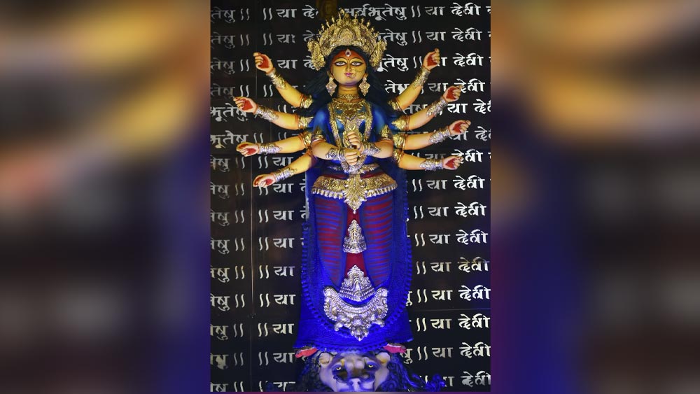 প্রথম হল রাজারহাটের আবাসন ‘ইউনিওয়ার্লড সিটি’-র পুজো।