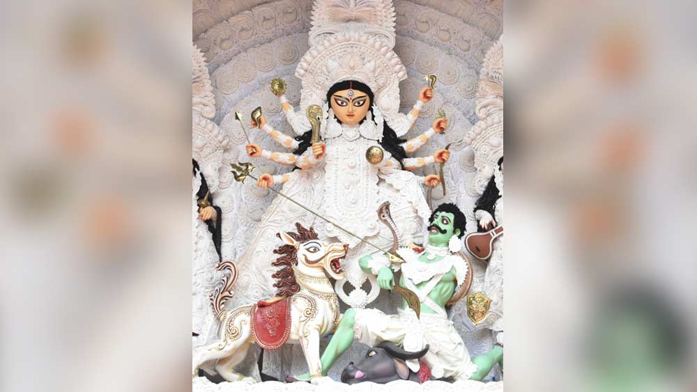 দ্বিতীয় স্থানে রাজডাঙা নবোদয় সংঘ। তাদের এ বছরের ভাবনা ‘কোলাজ।’