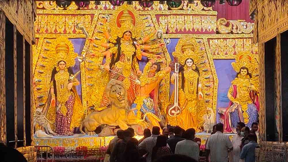 একডালিয়া এভারগ্রিনের পুজো। পরিক্রমার তালিকায় এ বছরও একেবারে উপরের দিকে এই ক্লাবের নাম।