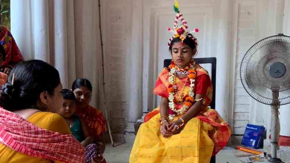 পুজোর অন্যতম আচার কুমারী পুজো। প্রতি বছরের মতোই এ বছরও নিয়মমাফিক সারা হল সব অনুষ্ঠান।