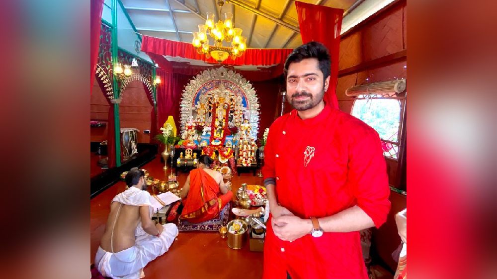 পুজোর আর এক অতিথি, অভিনেতা গৌরব রায় চৌধুরী।