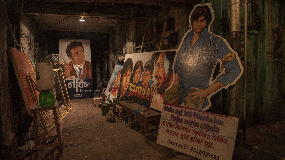 উত্তমকুমার, অমিতাভ বচ্চন থেকে জিৎ— মণ্ডপসজ্জায় চলচ্চিত্রের সে কাল থেকে এ কাল। মিলেমিশে গেল বলিউড থেকে টলিউড।