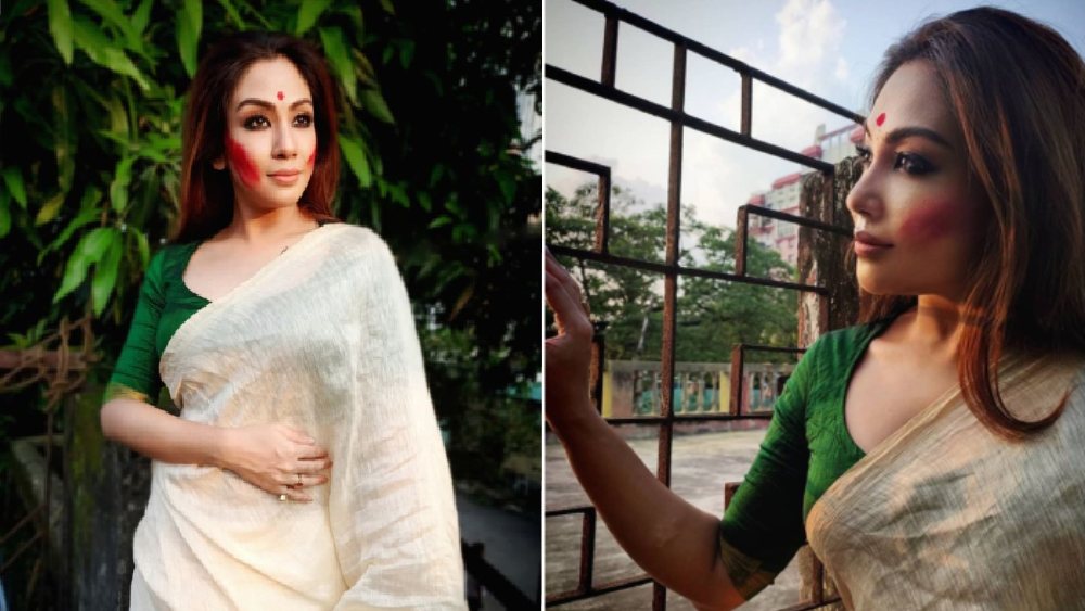 বিজয়া মানেই লাল-পেড়ে সাদা শাড়ি। চেনা ছক ভেঙে এ বছর অন্য স্বাদ অভিনেত্রী চান্দ্রেয়ী ঘোষের সাজে। ঘিয়ে রঙা শাড়ি ও সবুজ ব্লাউজেই সিঁদুর মেখে লাল।